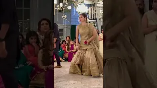 Hania amir dance on current laga song || #short #ytshort #youtubeshort #haniaamir