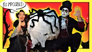 ¡CONDE DRÁCULA Y VAMPIRESA! 🎃 Abren Huevo Sorpresa Mega Gigante de Tela de Arañas de Halloween