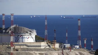 Страны ЕС достигли компромисса о введении потолка цен на российскую нефть