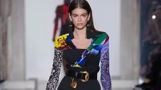 KAIA GERBER VERSACE RUNWAY