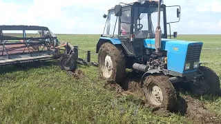 МТЗ-80 с жаткой Дон-мар, сам встрял сам и выехал.