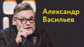 Александр Васильев: ковидная мода, этикет в сети и новогодний аутфит