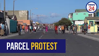 WATCH | Mitchells Plain residents protest over lack of food parcels