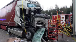 Folgeunfall auf A6: Lkw rast in Stauende – ein Toter