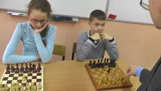 Шахматы в школе №4  Калуга  Сеанс одновременной игры проводит Сергей Шарабин  Немножко фото, и много