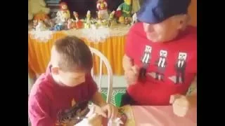 Junge disst Opa auf Russisch