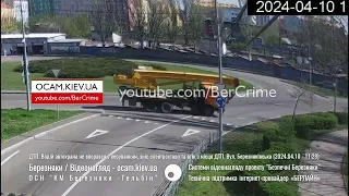 ДТП. Водій автокрана не впорався з керуванням, зніс електростовп та втік з місця ДТП. (2024.04.10)