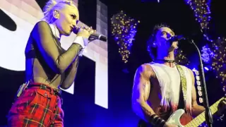 Gavin Rossdale BUSH feat. Gwen Stefani - Glycerine LIVE @ KROQ Acoustic Christmas 12/09/12