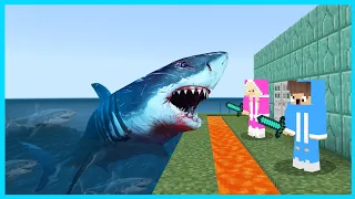 MIPAN & ZUZUZU Buat Rumah Aman Vs HIU PALING BESAR DI Minecraft! MEGALODON