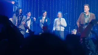 Weezer and the Cast of Family Switch - Santa Clause Is Coming To Town ("Family Switch" Netflix 2023)