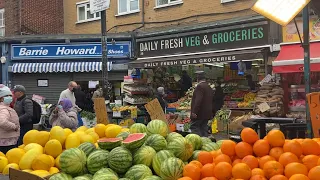 Kent Davidson : EAST STREET MARKET, WALWORTH , SOUTH LONDON.