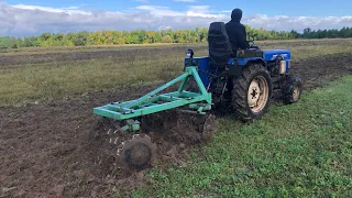 Дисковка люцерни, бо плуг не справляється. Дискова борона Bomet і Dongfeng 254 в роботі