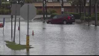 Charleston takes the brunt of the wind and rain from Hurricane Ian