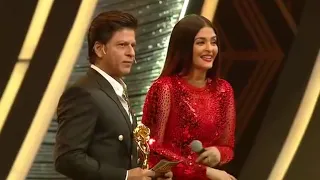 Lux golden rose awards 2018 Aiswariya and shahrukh funny moment