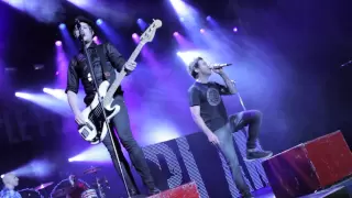 Simple Plan - Perfect (LIVE in Quebec)