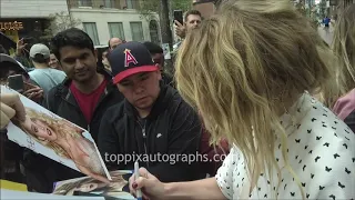 Amber Heard signs autographs for TopPix