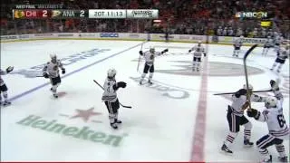 Эндрю Шоу забивает шайбу головой в плей-офф НХЛ