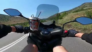 YAMAHA XMAX 300 traveling