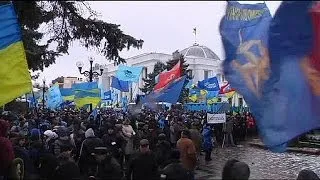 'Counter rally' in Kyiv as pro-Yanukovych supporters rally outside parliament