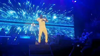 Akon Performs Smack that live Front Row