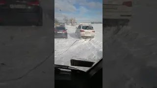 Неожиданно. Audi Q7 завяз в снегу. И вдруг...