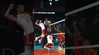 It happened very quickly 🚀 #epicvolleyball #volleyballworld #volleyball
