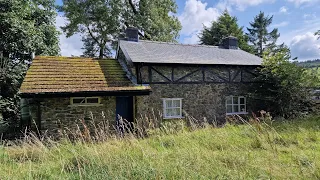 Owners VANISHED Overnight Leaving Everything Behind Inside Their Abandoned House