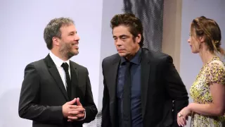 Benicio Del Toro, Emily Blunt y Denis Villeneuve presentando Sicario