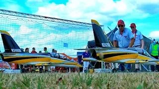 STUNNING AMAZING 2X HUGE XXL AERO L-39 ALBATROS SCALE MODEL JET FLIGHT SHOW