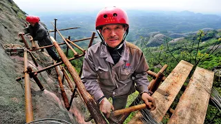 The Bravest Chinese Workers, They Build Roads On Cliffs And Do The Most Dangerous Jobs