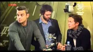 Take That@ Radio Deejay 23/11/2010  Part 1 "The bad habits of Robbie"