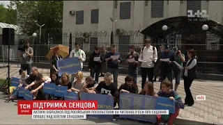 У Києві актори під російським посольством влаштували протест проти утримання у полоні Сенцова