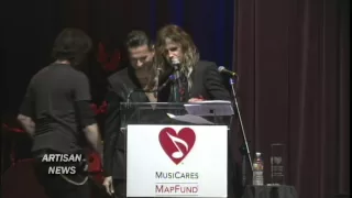 DEPECHE MODE DAVE GAHAN HONORED BY STEVEN TYLER WITH MAP AWARD