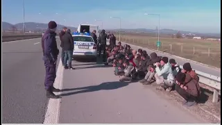 Полиция Болгарии задержала фургон с 25 мигрантами