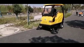 Ride-on electric road/street sweeper