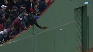 NYY@BOS: Hanigan awarded double on fan interference