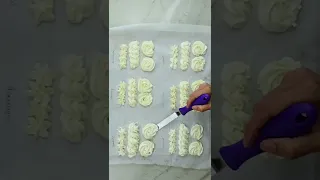 My fav way to stabilize whipped cream frosting