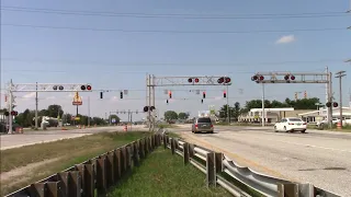 Seventh Street/U.S. Highways 41/52 Railroad Crossing - TPW 3442 and MQT 3407 in Kentland, Indiana