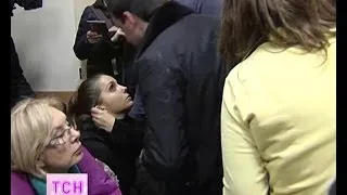 Євгенія Тимошенко в обіймах кавалера підтримала Власенка