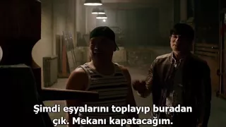 Ejderin Doğuşu: Bruce lee dayak yemek uzere olan öğrencisini kurtarıyor