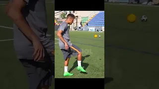 NEYMAR JUGGLING ORANGE 😱😳🍊