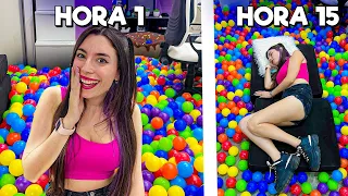 PASAMOS LA NOCHE EN UNA CASA LLENA DE PELOTAS DE COLORES | Lyna Vlogs