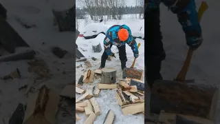 Log splitting - Oddly Satisfying - therapeutic -