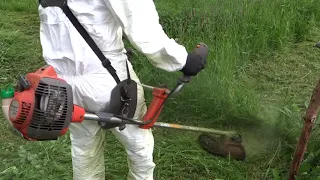 Sekání trávy křovinořezem - Mowing the grass with a brushcutter