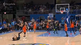 Candace Parker FOUR POINT PLAY! 😱