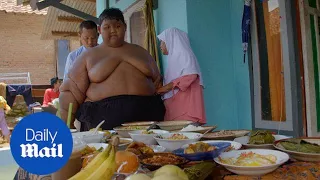 Boy, 11, weighing 30 stone named 'heaviest child in the world' - Daily Mail