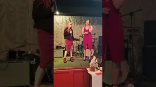 Shallow cover from a star is born performed by sisters. Lady Gaga Bradley Cooper.