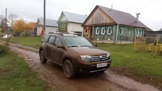 Катаемся на Renault Duster по раскисшей дороге.