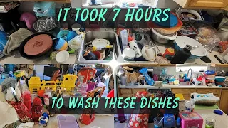 Cleaning extremely dirty kitchen for single mom with ADHD with 3 kids for FREE #satisfying #kitchen