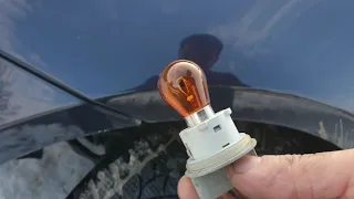 Cum se schimba becul de semnalizare la BMW E90!How to change the indicator light on the BMW E90